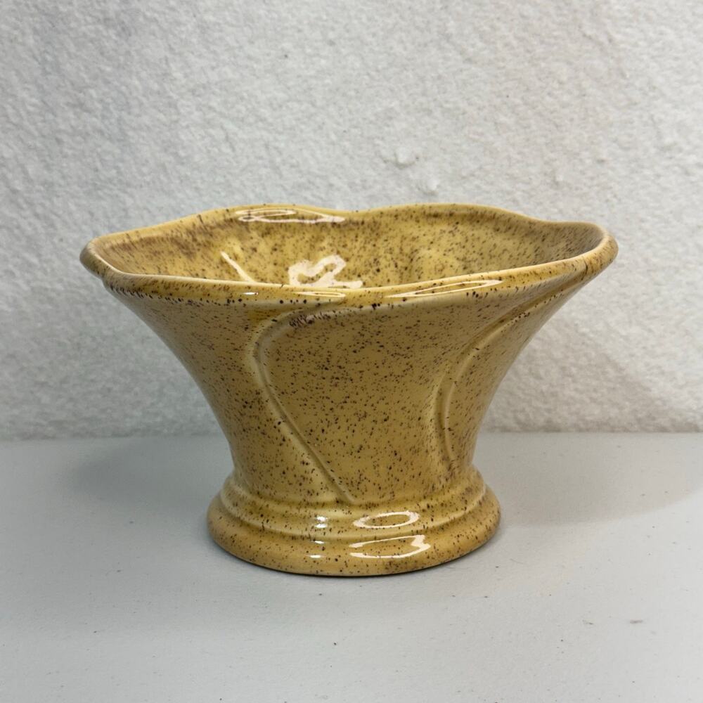 Haeger Ceramic Planter Speckled Beige Yellow Glaze Scallop Wave Edge Floral Pot